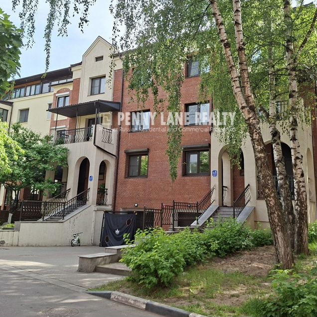 Таунхаус 660 м² на участке 3 сот.