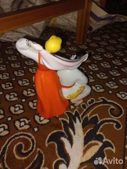 Статуэтка фарфор 
