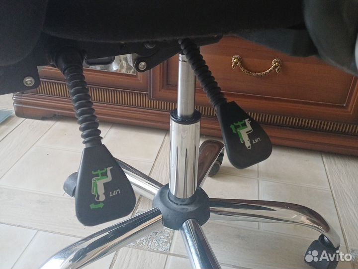 Компьютерное кресло