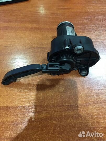 Механизм изменения длины впускного коллектора Merc