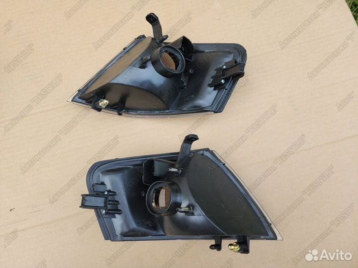 Поворотники передние Nissan Wingroad 1999-2005