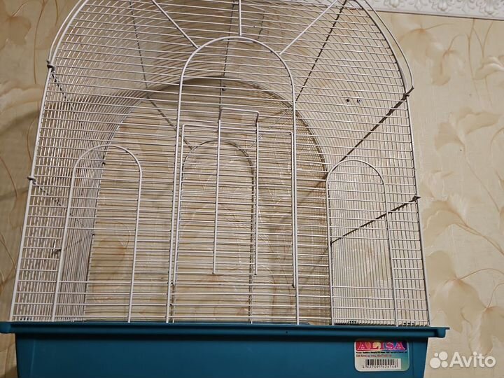 Больших и средних размеров клетки для птиц