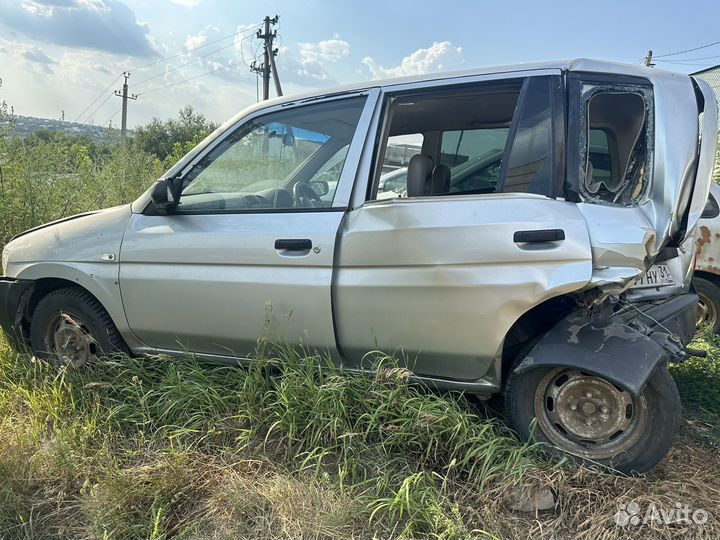 Mazda demio разбор 2001