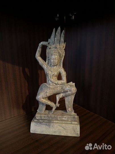 Статуэтка апсара камень