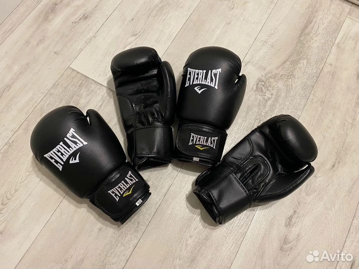 Боксерские перчатки Everlast