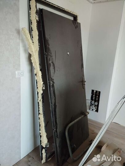Дверь входная металлическая от застройщика