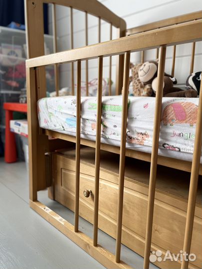 Детская кроватка с маятником в хорошие руки
