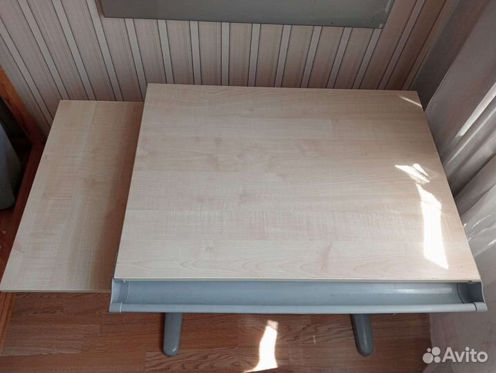 Письменный стол с регулировкой по росту Дэми