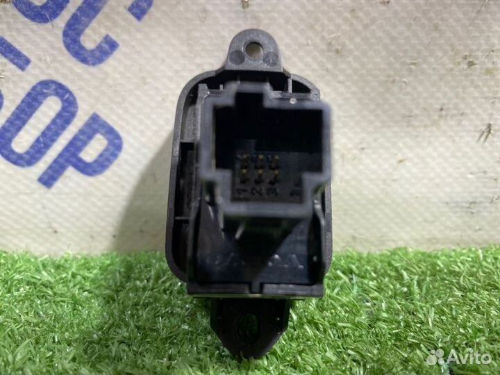 Кнопка стеклоподъемника задняя правая Volvo S40