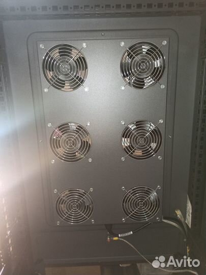 Потолочный вентилятор в серверный шкаф HP