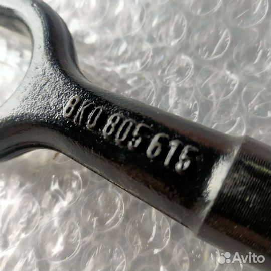 Буксировочный крюк Audi