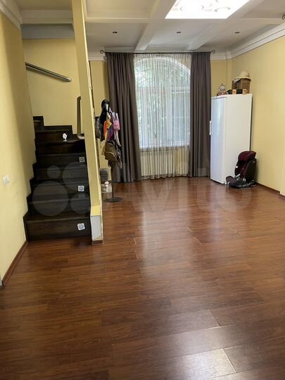 Дом 225 м² на участке 8 сот.