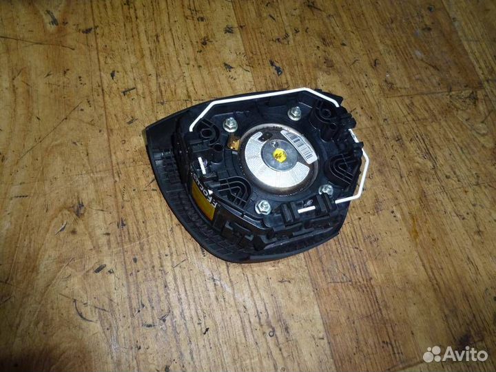 Подушка безопасности в рулевое колесо Ford Focus