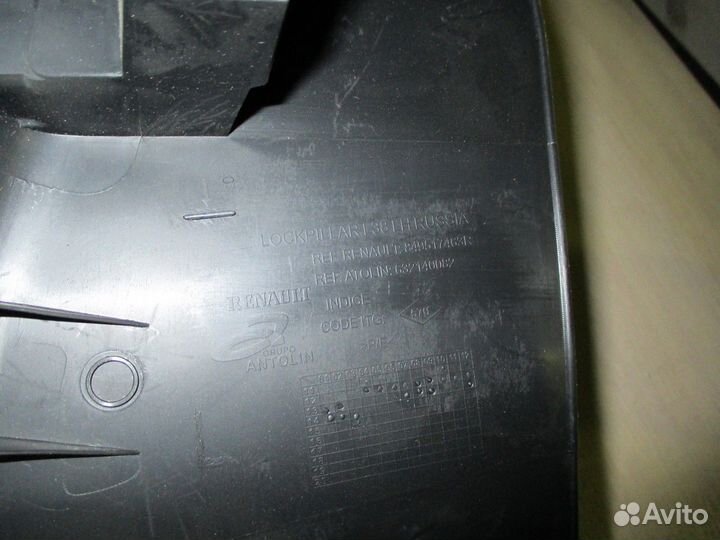 Обшивка стойки задняя левая на арку