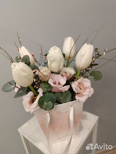 Тюльпаны, букеты на 8 марта