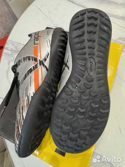 Футбольные бутсы