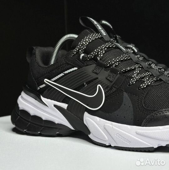 Кроссовки Nike V2K Run Runtekk black and white