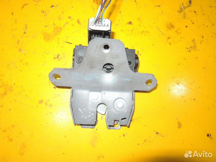 Замок стекла багажника Ford Kuga 2008-2012