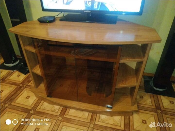 Тумба под телевизор (торг уместен)