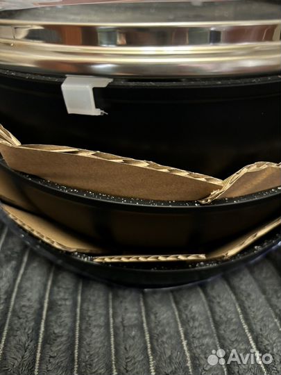 Набор посуды (кастрюля и сковородки)