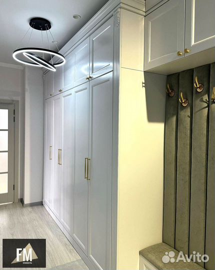 Книжный шкаф