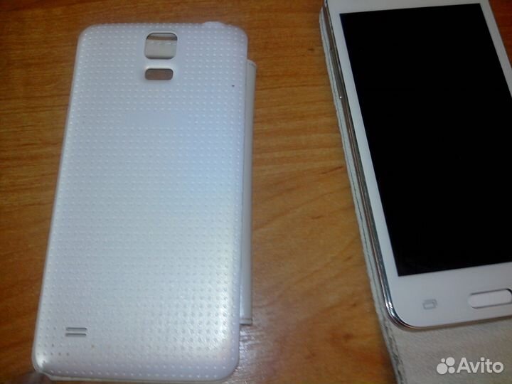 Ремешки для телефонов, чехлы, брелки для сотовых