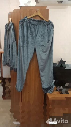 Велюровый спортивный костюм