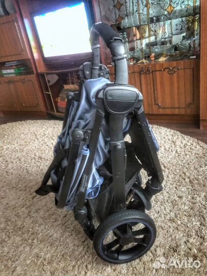 Прогулочная коляска moon