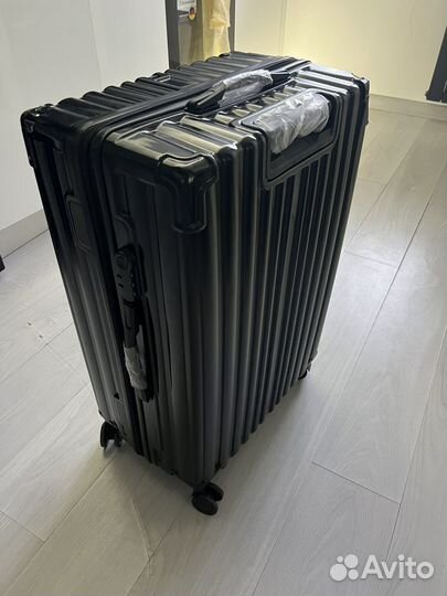 Чемодан на колесах большой