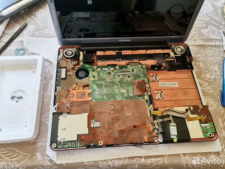 Ноутбук на запчасти toshiba