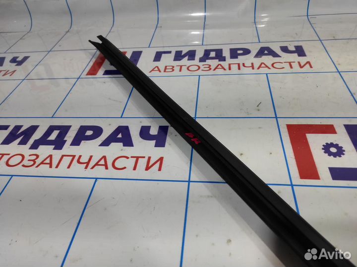 Уплотнитель стекла заднего правого Ford Focus 3 17