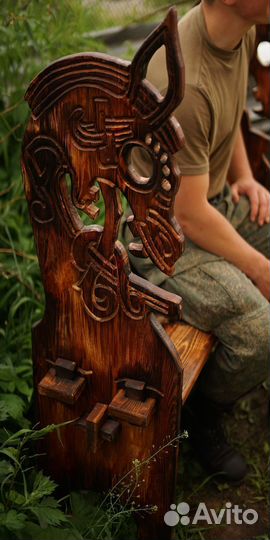 Скамья расписная (уличная мебель)