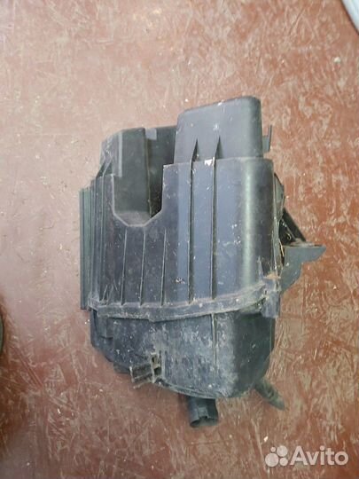 Корпус воздушного фильтра Ауди А8 Д3