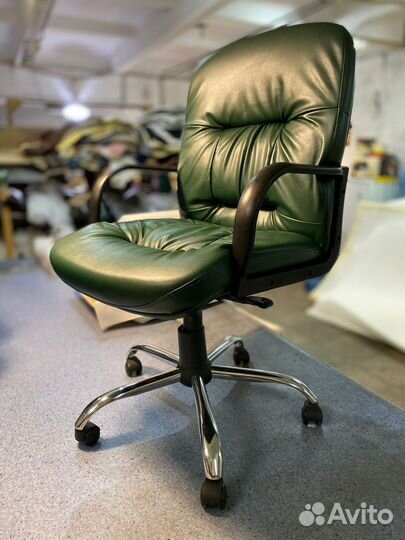 Офисное кресло