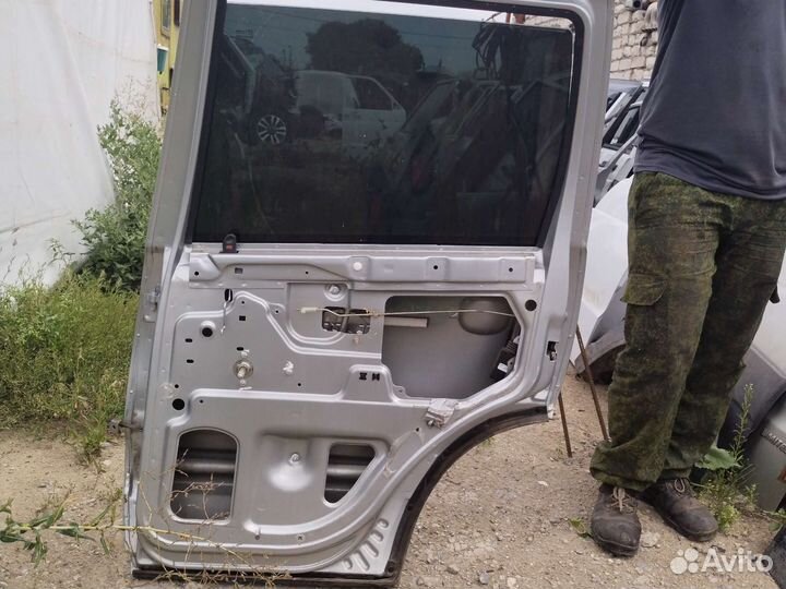 Двери задние на Шевроле нива 2016