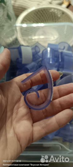 Клипса для крепления к фуршетной юбке