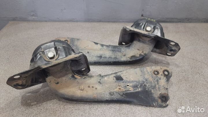 Задний рычаг с сайлентблоком Skoda Octavia A5