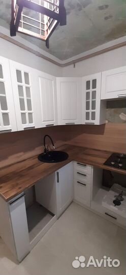 Кухня угловая белая