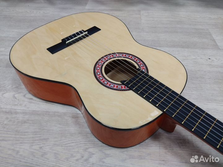 Классическая гитара Homage