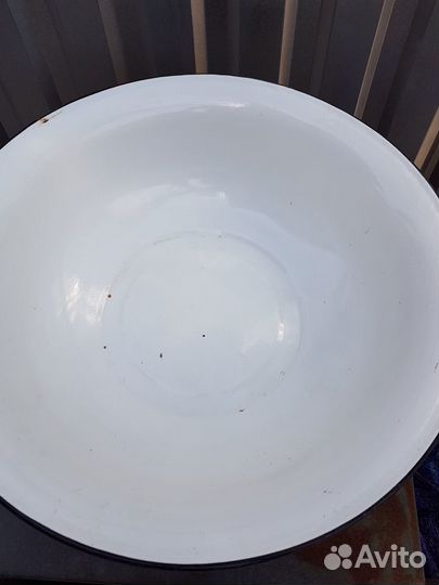 Тазы,чашки эмалированные б/у