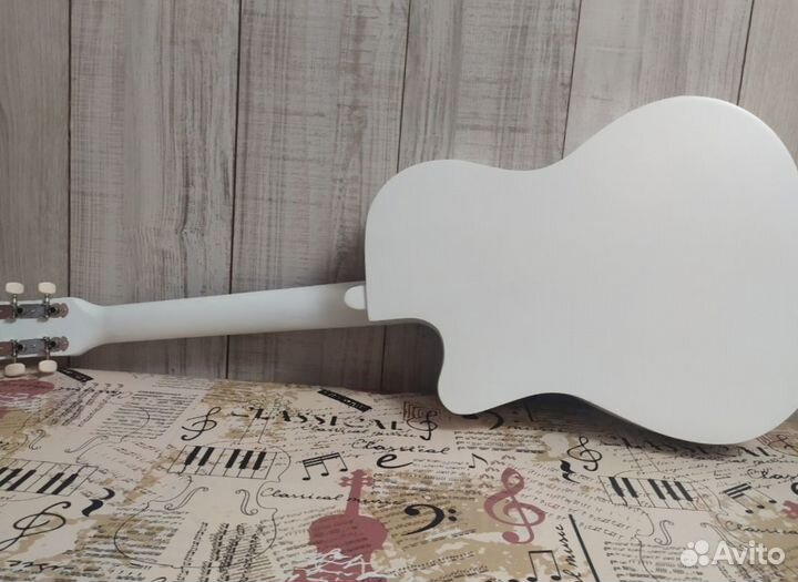 Акустическая гитара