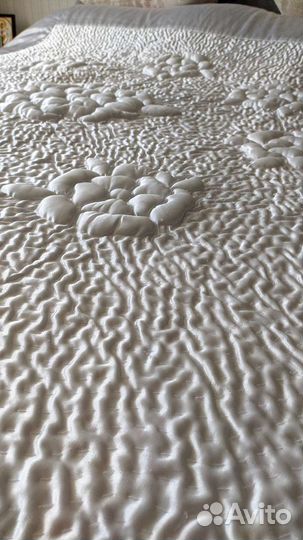 Покрывало белое на двуспальную кровать