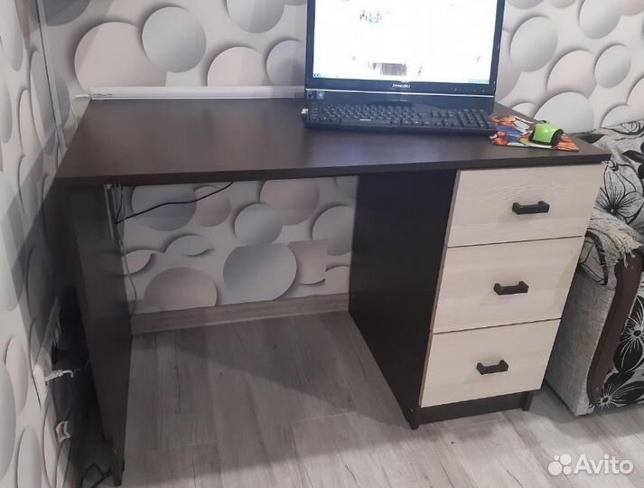 Стол письменный с ящиками Венге