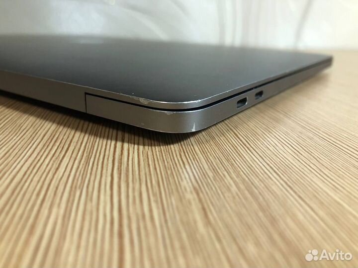 MacBook Pro 13 (2016), 250 гб, Core i5, 2.9 ггц, R