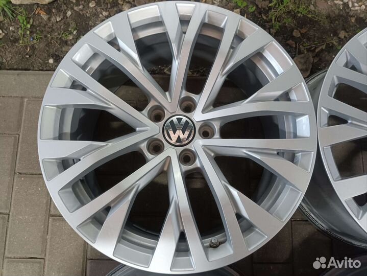 Оригинал VW r-18 (5x112) 4 шт. как новые