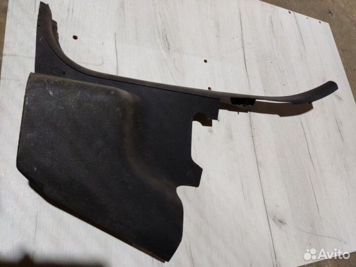 Накладка порога передняя левая Audi 100 седан 2.8