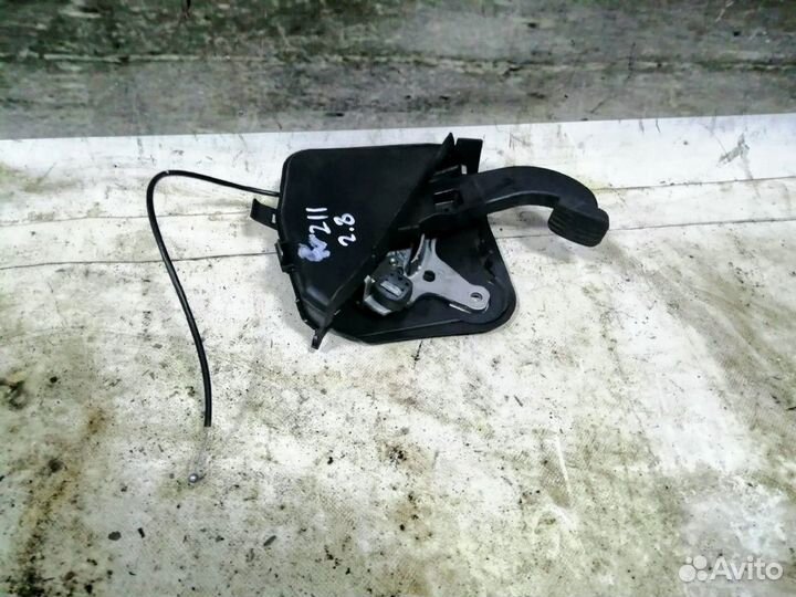 Педаль стояночного тормоза Mercedes W211