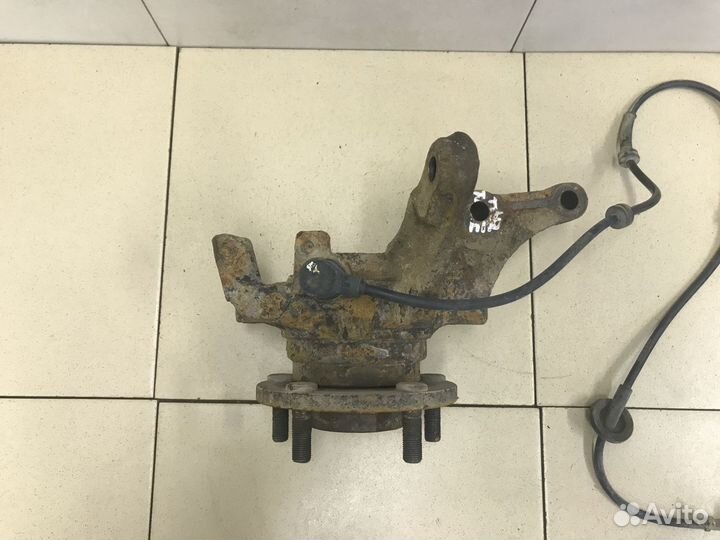 Кулак поворотный передний правый Almera Tino 2000