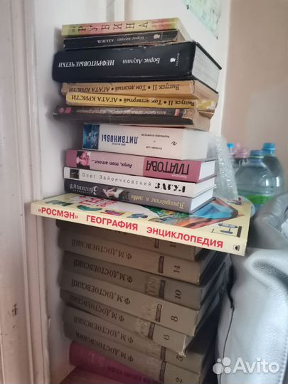 Много книг. Разные