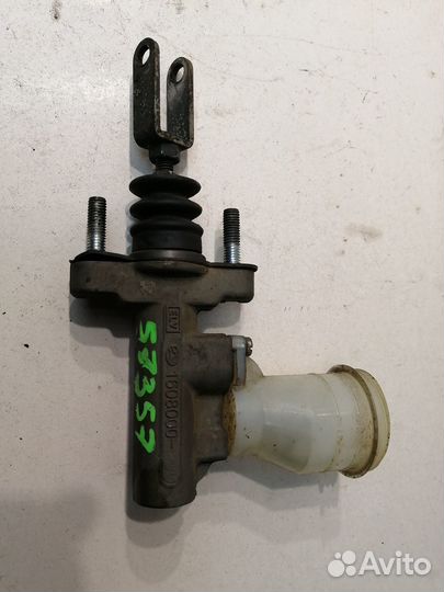 Бачок главного цилиндра сцепления с бочком